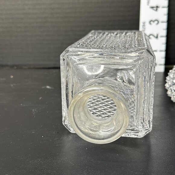 Vintage cut glass heavy medium 10x3x3 beverage liquor decanter with stopper - Picture 5 of 6